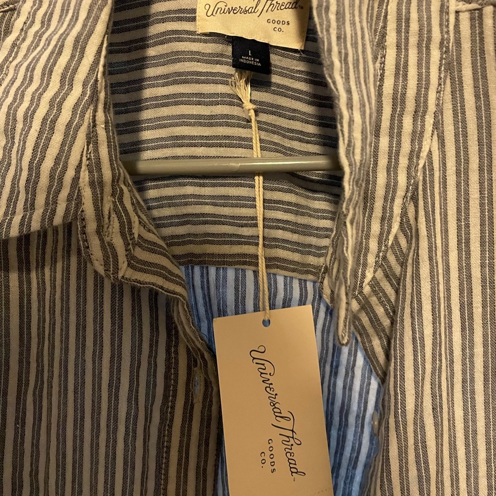 Universal Thread Target Button Striped Button Up - Picture 2 of 4